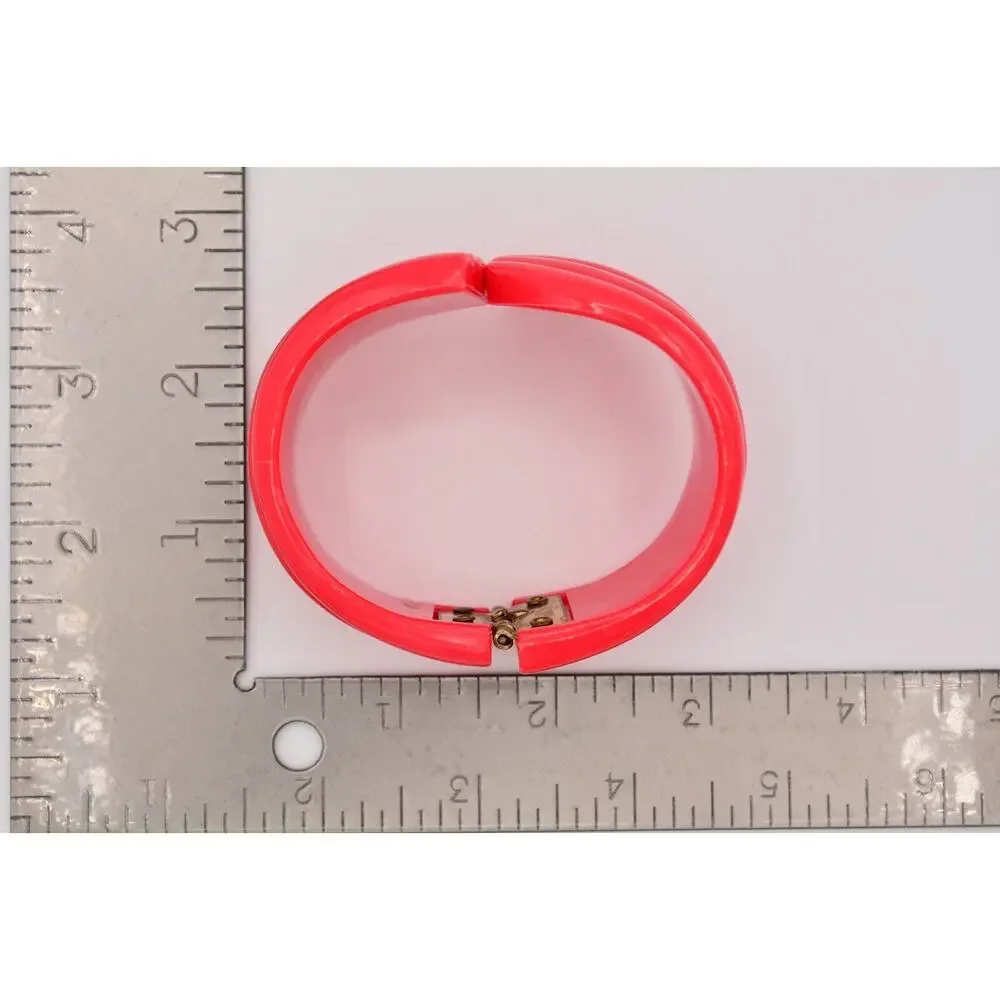 Vintage Bangle Bracelet Lucite Chunky Bright Red Coral Scalloped 70s 1980s Bin4
